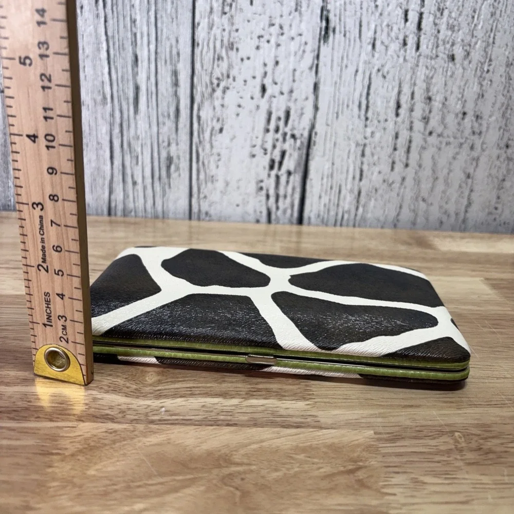 New Giraffe Print Hard Case Clutch Wallet Checkbook Credit Card Black Trim